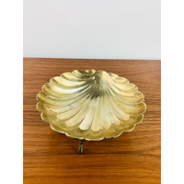 1960s Vintage 1960s Brass Scalloped Sea Shell Footed Trinket Tray / Bowl For Sale - Image 5 of 6