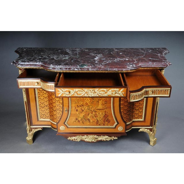 Commode/Chest of Drawers in the style of Jean Henri Riesener For Sale - Image 9 of 18