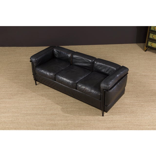 Cassina Early Year LC2 Black Leather Three-Seat Sofa by Le Corbusier for Cassina, Signed For Sale - Image 4 of 12