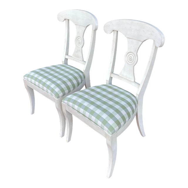 2000s Ethan Allen New Country Collection Contemporary Maple / Birch Dining Chairs in Distressed Off White - a Pair (33-6410) For Sale