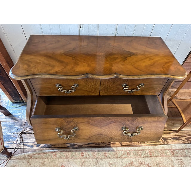 1990s Serpentine Chest of Drawers by Baker For Sale In Philadelphia - Image 6 of 10