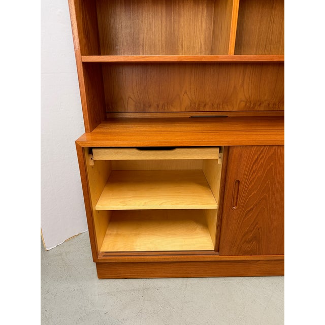 Danish Modern Teak Bookcase Cabinet by Hundevad & Co., Denmark, 1990s For Sale - Image 10 of 14