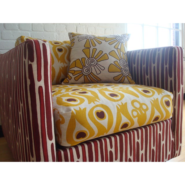 Contemporary Morris Pillows – Red & Maroon, Hand-Printed Cotton Linen- Set of 2 For Sale - Image 3 of 3