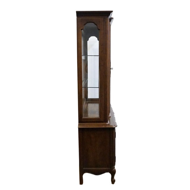 Thomasville Furniture Tableau Collection Country French Provincial 50" Lighted Display China Cabinet 14121-410 For Sale - Image 14 of 16