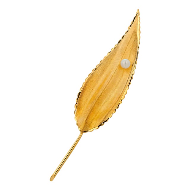 Cartier Vintage 18 Karat Yellow Gold Leaf and Pearl Brooch For Sale