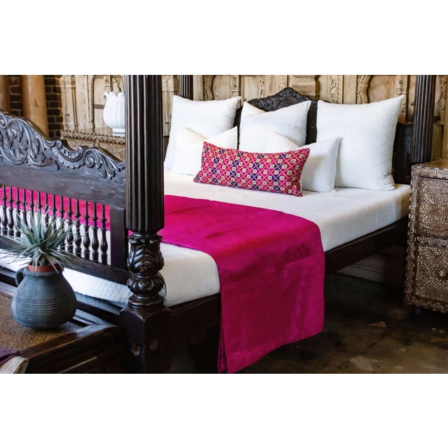 This elegant duvet cover is tailored from a silk blend fabric. It has a cotton backing in a matching color and an inner...