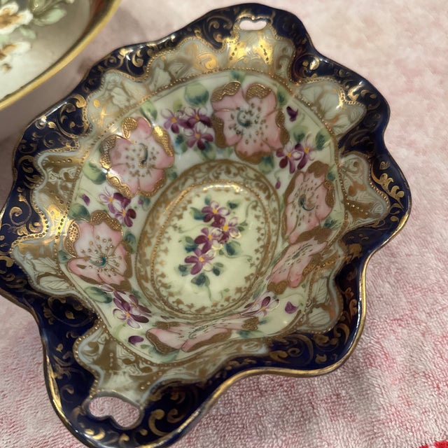 Early 20th Century Antique Japanese Nippon Hand-Painted Porcelain Bowl Set - 3 Pieces For Sale - Image 5 of 10