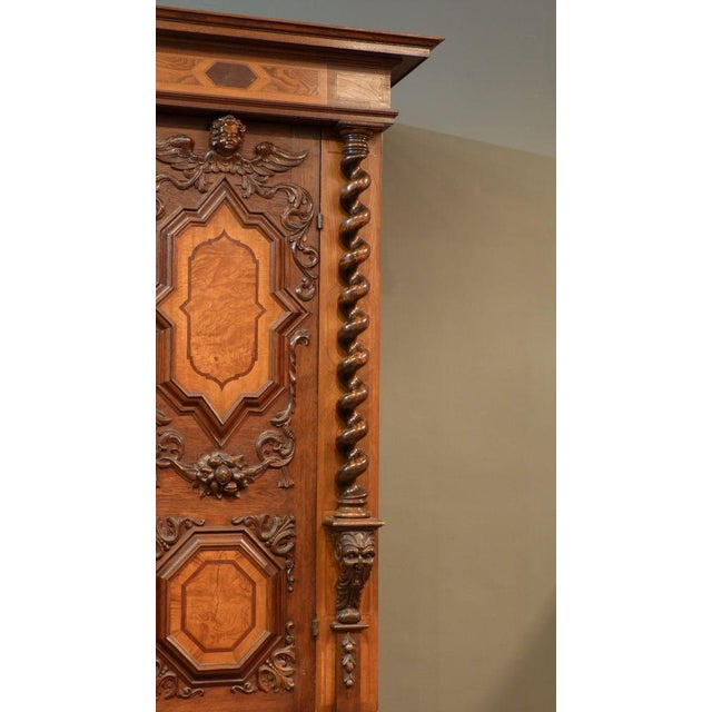 Baroque Hall Cabint in Walnut and Oak, 1750 For Sale - Image 3 of 18
