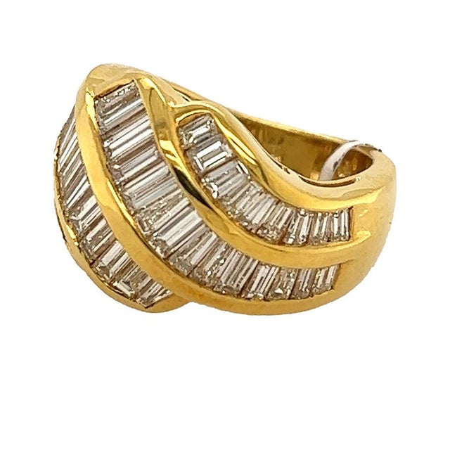 18k Ring with 3.81 carats of baguette cut diamonds, 12.84g size 6.75