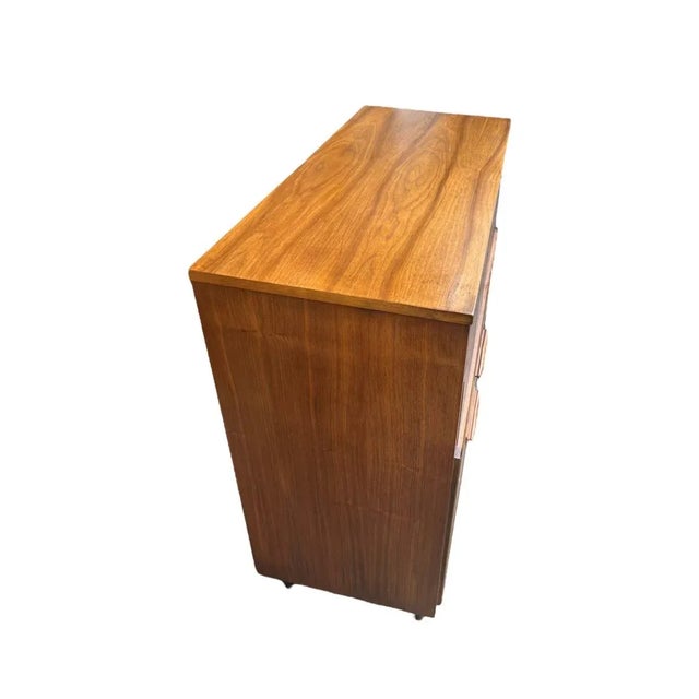 Mid-Century Modern 1970s Vintage Mid Century Modern 4 Drawer Dresser Dovetail Drawers For Sale - Image 3 of 5