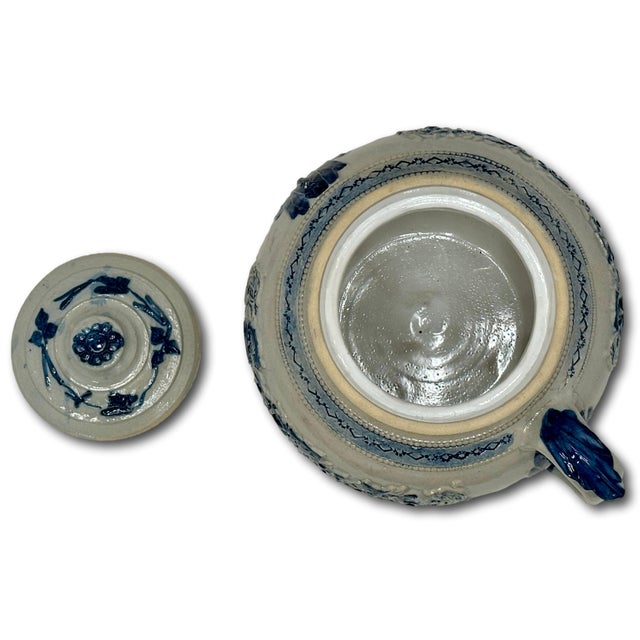 Antique American Stoneware Boston Home the of the Bean & Spirit of 76 Bunker Hill Baked Bean Pot in Pristine Condition For Sale - Image 16 of 18