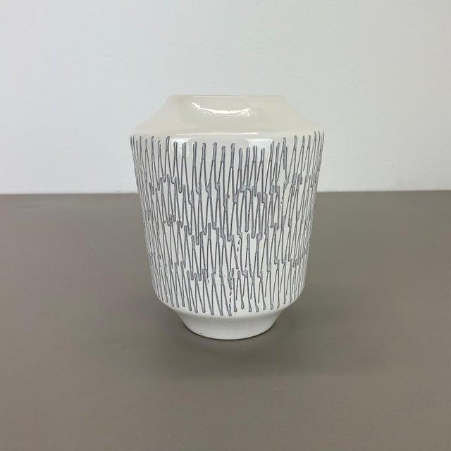 Vintage White Zig Zag Fat Lava Ceramic Vase from Ilkra Ceramics, 1970s For Sale - Image 14 of 18