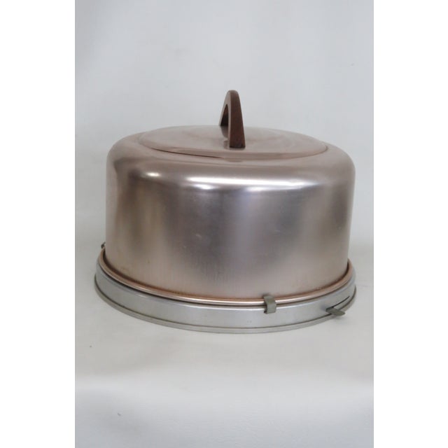 Mirro Usa Round Cake Carrier Dessert Saver Mid Century 1950s Wooden Handle 5047b For Sale - Image 12 of 17