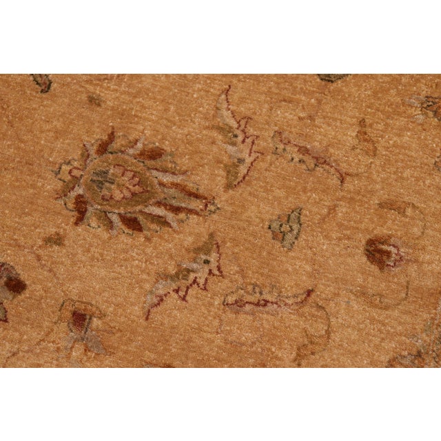 1990s Classic Ziegler Gold Beige Hand-Knotted Wool Rug - 7'10'' X 10'3'' For Sale - Image 5 of 8