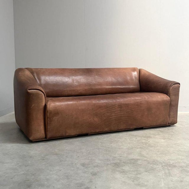Vintage sofa by De Sede, model DS 47. Swiss design 1970s. Best quality thick brown buffalo leather upholstery. Sofa is in...