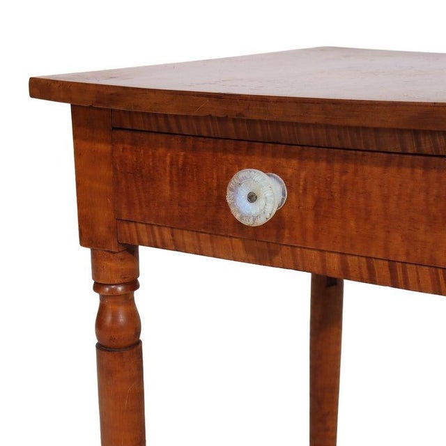Traditional Sheraton Tiger Maple Single Drawer Stand With Opalescent Glass Knob C1840 For Sale - Image 3 of 12