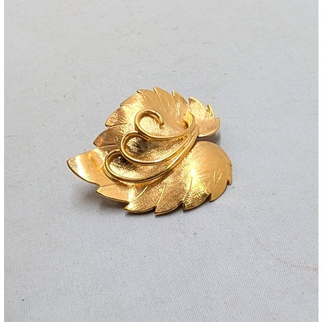 Napier Vintage 1960s Signed Napier Goldtone Leaf Brooch For Sale - Image 4 of 7