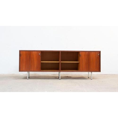 Florence Knoll walnut sideboard, Knoll International edition, from the 1960s. Opening with 4 sliding doors with black...