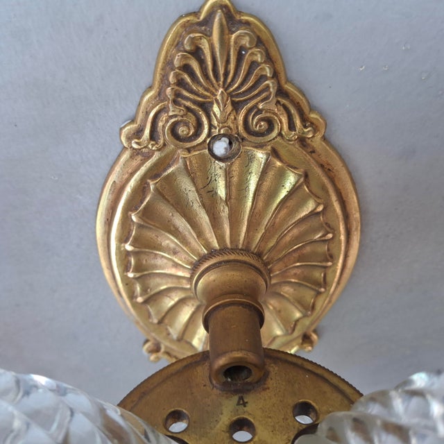 C1800 British George III Ormolu/ Cut Glass/ Pink Crystal 3 Candle Wall Sconce For Sale - Image 9 of 18