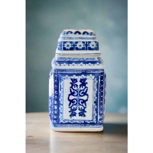 CHINESE YONGZHENG-STYLE TEA CANISTER Era: 1980s-1990s (Reproduction) Style: Qing Dynasty Yongzheng Period Design Origin:...