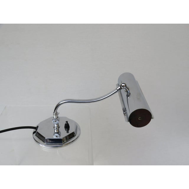 This art deco piano lamp is made from chromed metal. It features an octagonal foot and a 20 cm wide shade as well as two...
