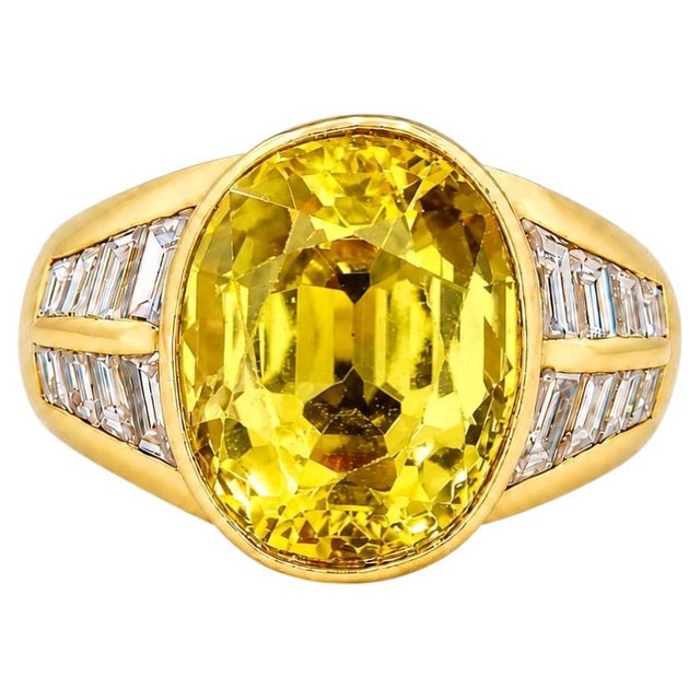 Modern Natural Yellow Tourmaline & Diamond Ring in 18k Gold For Sale - Image 3 of 8