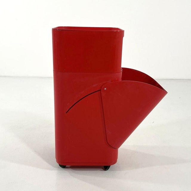 Plastic Red Laundry Bin by Anna Castelli for Kartell, 1970s For Sale - Image 7 of 10