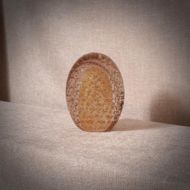 Gold Mid-Century Modern Gold and Pink Murano Art Glass Egg Sculpture, 1980s For Sale - Image 8 of 9