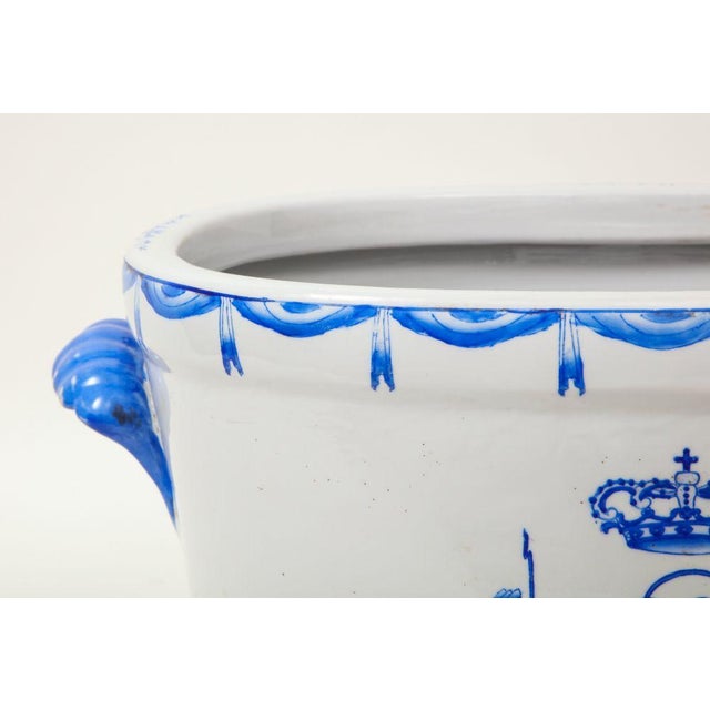 Chinoiserie Chinese Export Style Porcelain Oval Basin For Sale - Image 3 of 11