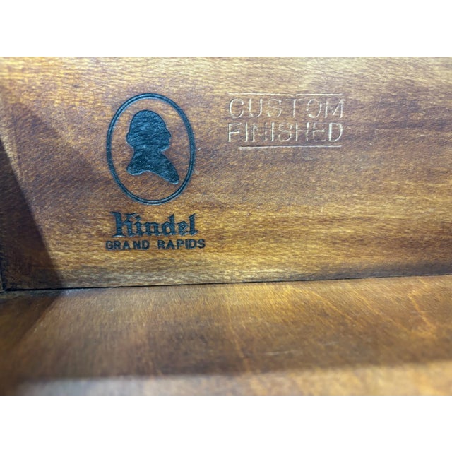 Wood Vintage Kindel Federal Hepplewhite Style Oxford Mahogany Vanity W Mirror & Stool For Sale - Image 7 of 12