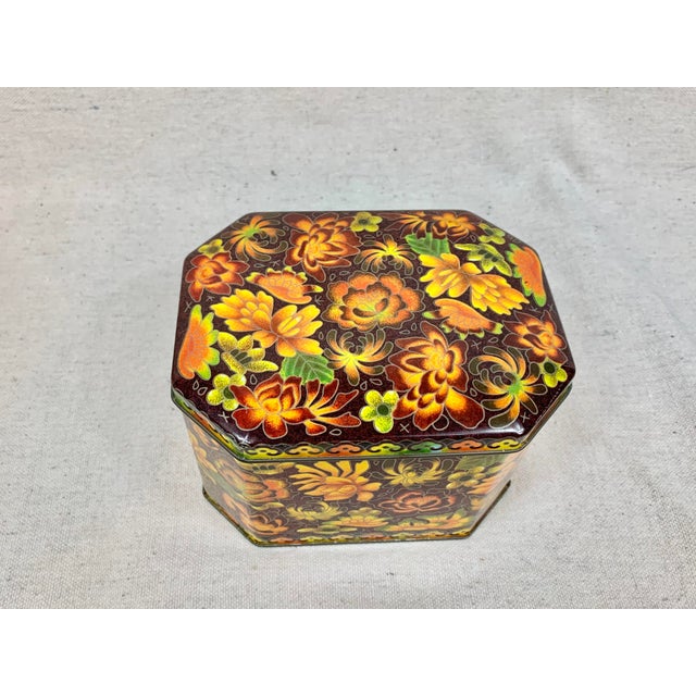 Late 20th Century Vintage Floral English Tin For Sale - Image 5 of 8