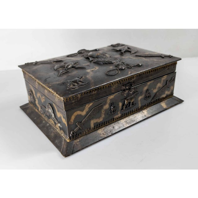 Early 20th Century 19th or 20th Century Silver Metal Jewelry Box With Dog and Arms Appliques For Sale - Image 5 of 14