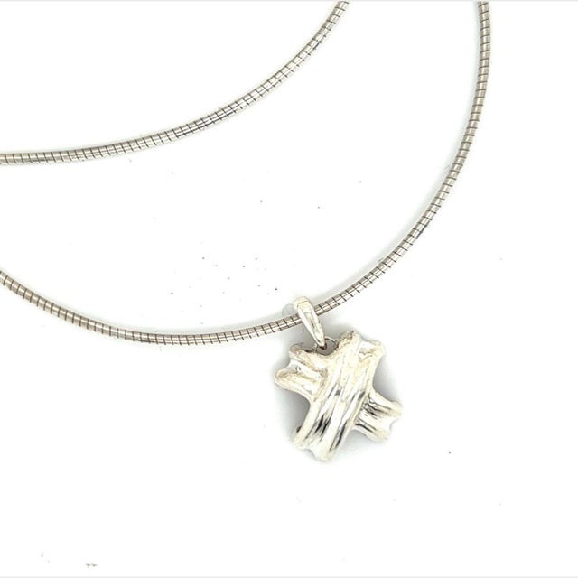 Traditional Tiffany & Co Estate X Signature Necklace Sterling Silver For Sale - Image 3 of 7