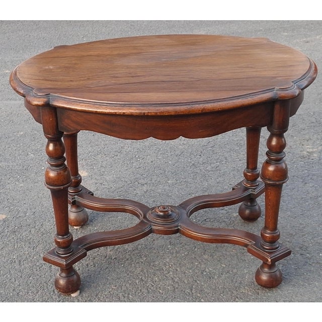 Early 20th Century William and Mary Style Walnut Oval Side Table For Sale In Washington DC - Image 6 of 8