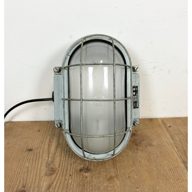Industrial Cast Aluminium Wall Light with Milk Glass from Elektrosvit, 1970s For Sale - Image 4 of 18