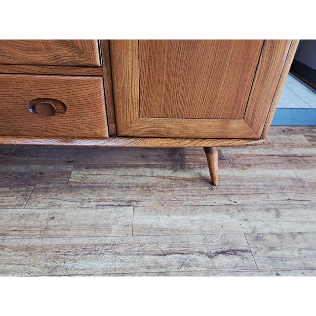 Mid-Century Modern Sideboard in Elm by Lucian Ercolani for Ercol, 1960s For Sale - Image 14 of 18