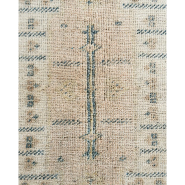 These attractive rugs are suitable for a wide variety of places, but the significant effect of Oushaks is that they bring...
