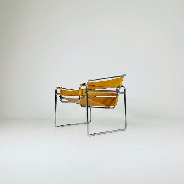 Cognac B3 leather and metal WASSILY style armchair, 1990s Faithful reproduction of the B3 Wassily armchair. Leather...