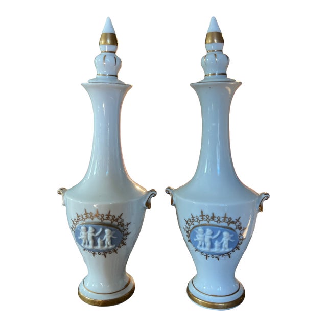 1970s Pair of Wedgwood Perfume Bottles With Blue and Gold Accents For Sale