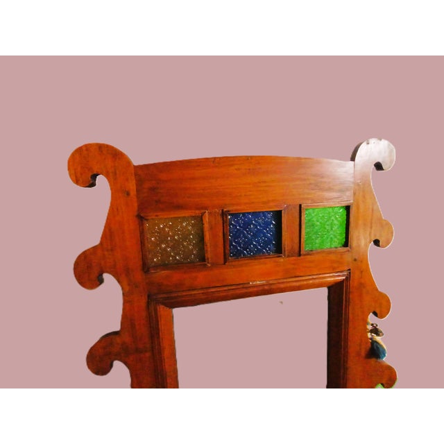 M27 - Original dressing table from the early 1900s in a simple Art Nouveau style. The cherry wood piece features an...