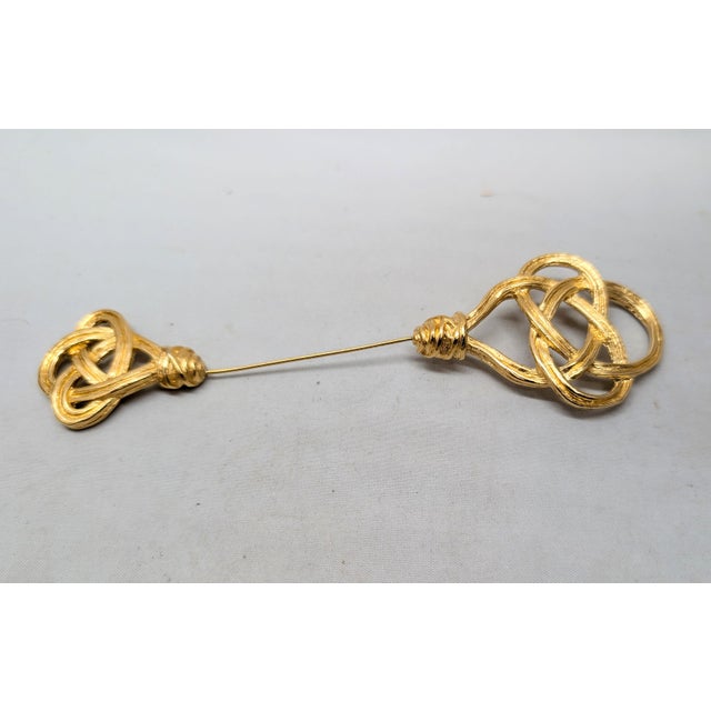 Vintage 1980s Signed Givenchy Goldtone Knots Jabot Brooch For Sale In Philadelphia - Image 6 of 7