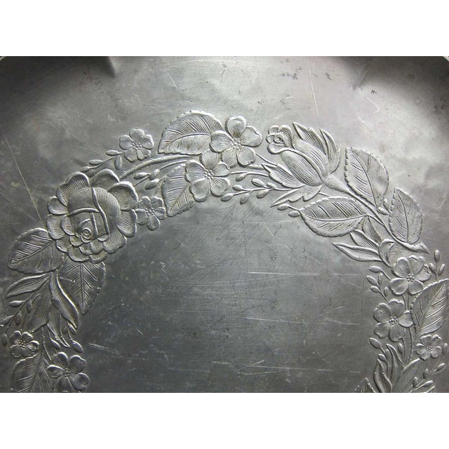 Traditional Mid 20th Century Everlast Metal Product Co. Hand Wrought Aluminum Platter For Sale - Image 3 of 5