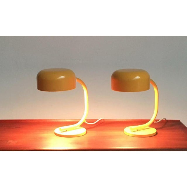 Minimalist table lamps by Kaiser glow in white. A minimalist design by Kaiser. The lamp convinces with its simple design...