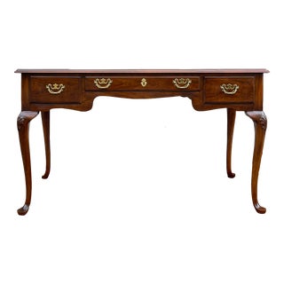 Late 20th Century Drexel Heritage Vintage Cherry Collection Traditional Queen Anne 3 Drawer Writing Desk For Sale