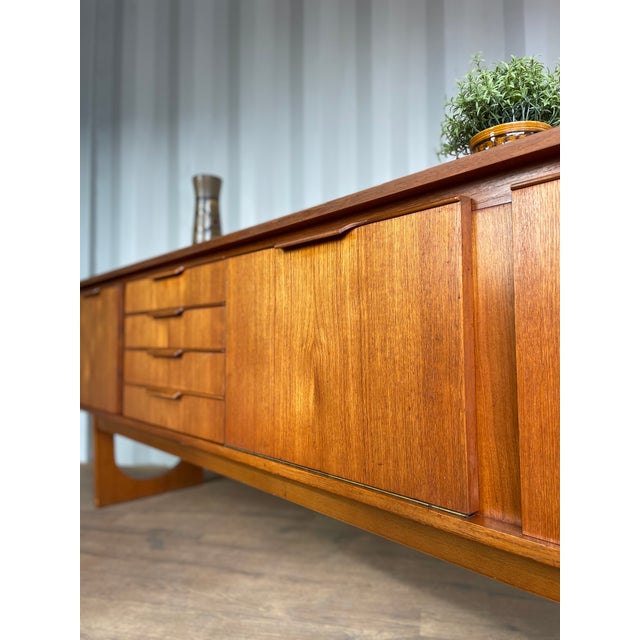 1960s Large Mid-Century British Scandinavian Style Teak Sideboard from Stonehill, 1960s For Sale - Image 5 of 18