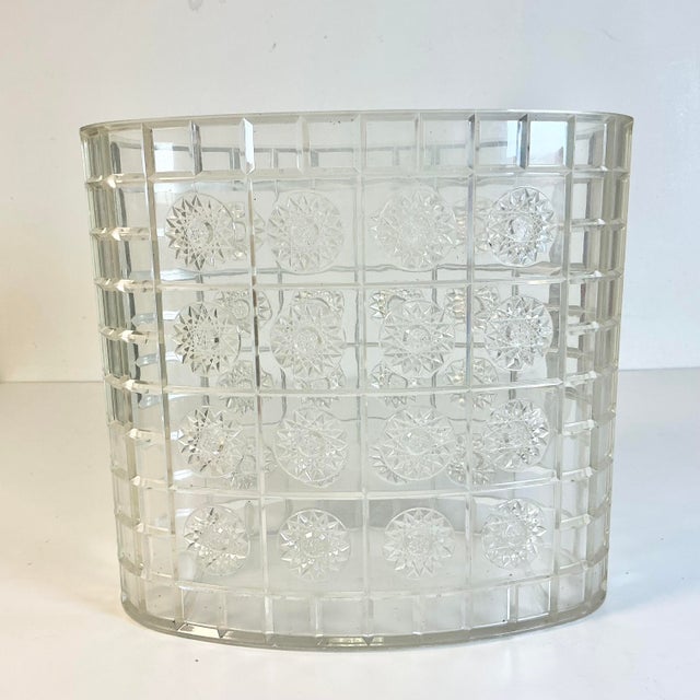 American 1950s Vintage Hollywood Regency Lucite Acrylic Wastebasket. For Sale - Image 3 of 17