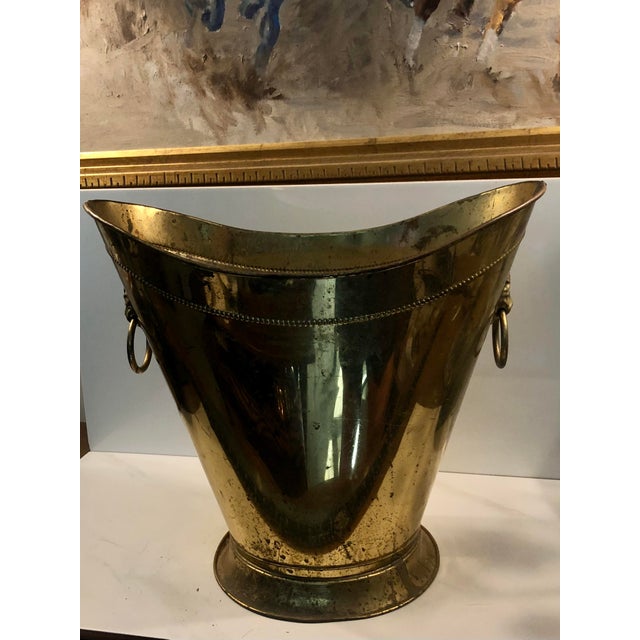 This fabulous 1950s Lombard England Brass Waste Basket will be an eye catching traditional English accent anywhere in your...