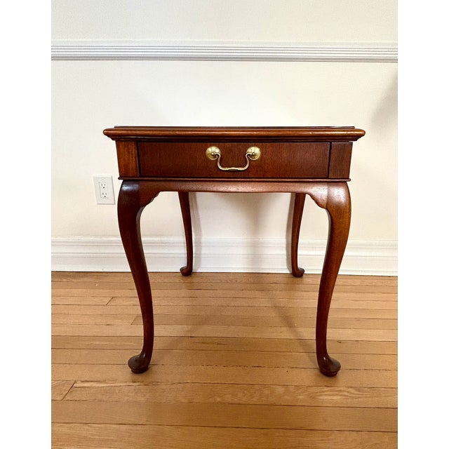 Beautiful vintage 1992 Hickory Chair side table from the Historical James River Plantations collection. Crafted from solid...