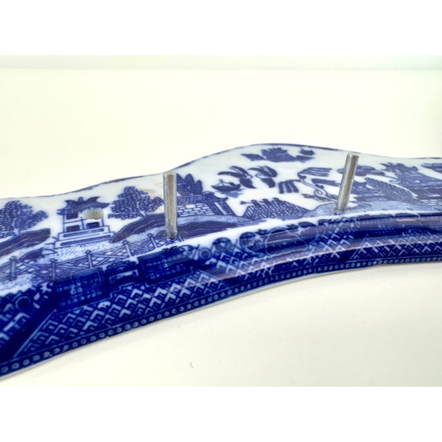 Chinoiserie Vintage Blue Willow Transferware Wall Rack Key Holder With Metal Pegs For Sale - Image 3 of 9