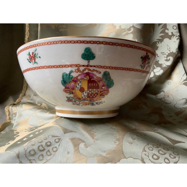 Exquisite 19th Century French Chinnoiserie Footed Porcelain Bowl With Heraldic Crest For Sale - Image 11 of 11